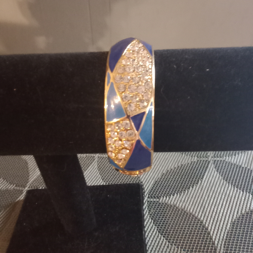 Elegant Blue and Gold Bracelet